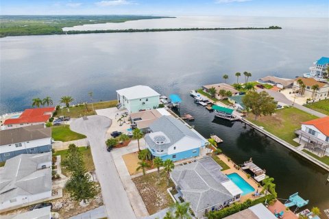 House in Hudson, Florida 6 bedrooms, 359.81 sq.m. № 1340695 - photo 2