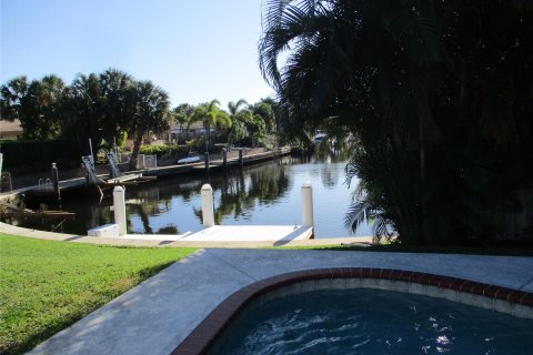 House in Lighthouse Point, Florida 3 bedrooms, 144.83 sq.m. № 1170958 - photo 6