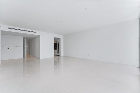 Condominio en alquiler en Miami, Florida, 3 dormitorios, 285.95 m2 № 1332348 - foto 4