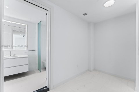 Condo in Miami, Florida, 3 bedrooms  № 1332348 - photo 26