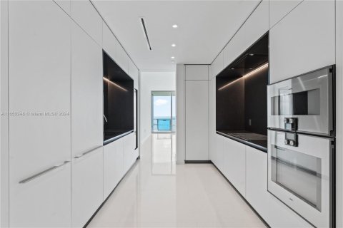 Copropriété à louer à Miami, Floride: 3 chambres, 285.95 m2 № 1332348 - photo 11