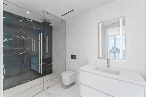 Condominio en alquiler en Miami, Florida, 3 dormitorios, 285.95 m2 № 1332348 - foto 23