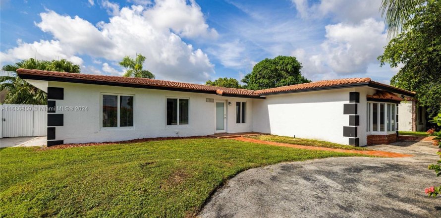 House in Miami, Florida 4 bedrooms, 153.57 sq.m. № 1427290