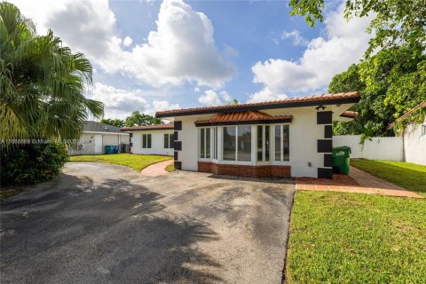 House in Miami, Florida 4 bedrooms, 153.57 sq.m. № 1427290 - photo 3