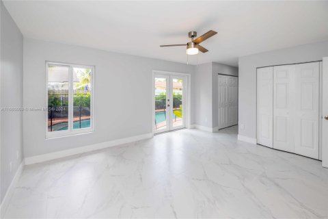 House in Miami, Florida 4 bedrooms, 153.57 sq.m. № 1427290 - photo 19