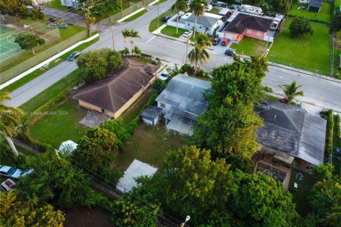 House in Homestead, Florida 3 bedrooms, 119.57 sq.m. № 1418574 - photo 5