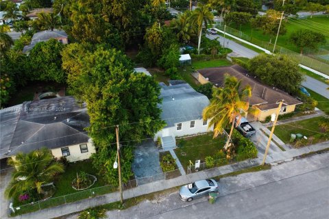 House in Homestead, Florida 3 bedrooms, 119.57 sq.m. № 1418574 - photo 1