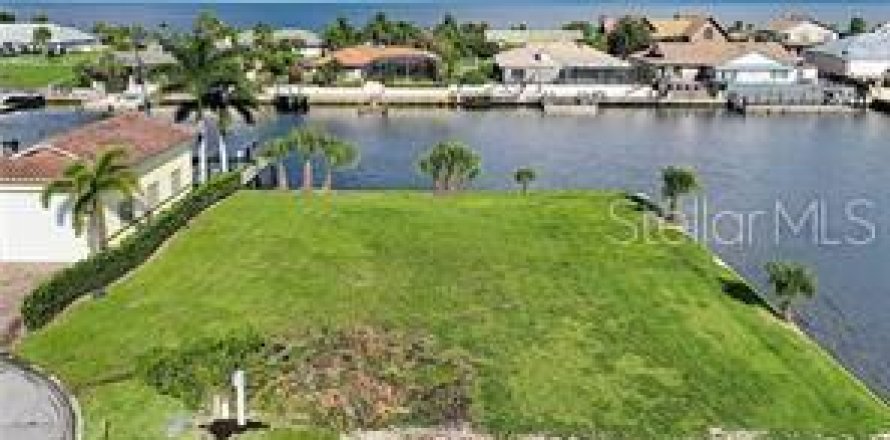 Terreno en New Port Richey, Florida № 934915