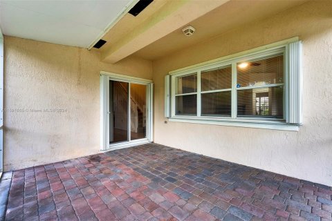 House in Pembroke Pines, Florida 3 bedrooms, 180.04 sq.m. № 1206134 - photo 27