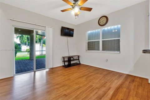 Villa ou maison à vendre à Pembroke Pines, Floride: 3 chambres, 180.04 m2 № 1206134 - photo 21