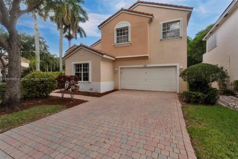 House in Pembroke Pines, Florida 3 bedrooms, 180.04 sq.m. № 1206134 - photo 3