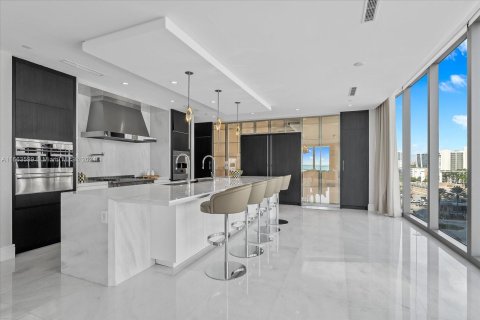 Condo in Sunny Isles Beach, Florida, 4 bedrooms  № 1379035 - photo 9