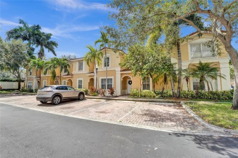 Touwnhouse à vendre à Miramar, Floride: 3 chambres, 117.99 m2 № 1379076 - photo 3