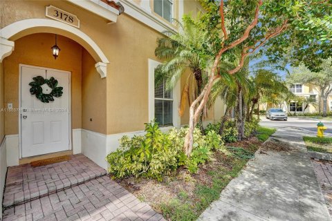 Touwnhouse à vendre à Miramar, Floride: 3 chambres, 117.99 m2 № 1379076 - photo 2