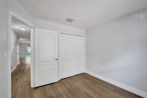 Touwnhouse à vendre à Miramar, Floride: 3 chambres, 117.99 m2 № 1379076 - photo 8