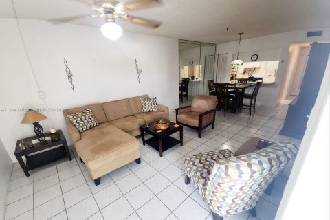 Condo in Margate, Florida, 1 bedroom  № 1379038 - photo 14