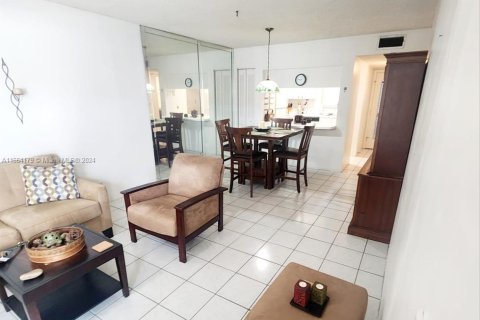 Condo in Margate, Florida, 1 bedroom  № 1379038 - photo 15