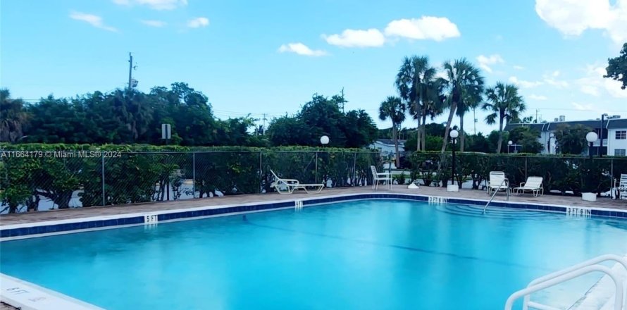 Condo in Margate, Florida, 1 bedroom  № 1379038