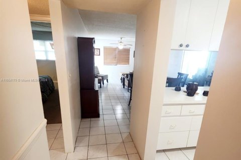 Condo in Margate, Florida, 1 bedroom  № 1379038 - photo 12