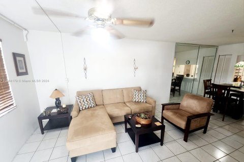 Condo in Margate, Florida, 1 bedroom  № 1379038 - photo 16