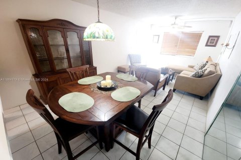 Condo in Margate, Florida, 1 bedroom  № 1379038 - photo 4