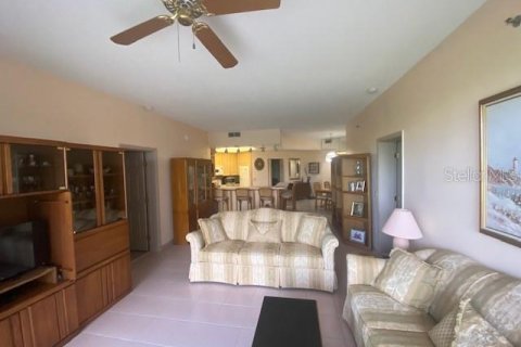 Condo in St. Lucie, Florida, 2 bedrooms  № 1343136 - photo 6