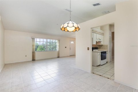 Casa en venta en Deltona, Florida, 3 dormitorios, 189.99 m2 № 1343127 - foto 12