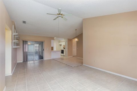 Casa en venta en Deltona, Florida, 3 dormitorios, 189.99 m2 № 1343127 - foto 9