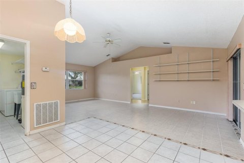 Casa en venta en Deltona, Florida, 3 dormitorios, 189.99 m2 № 1343127 - foto 8