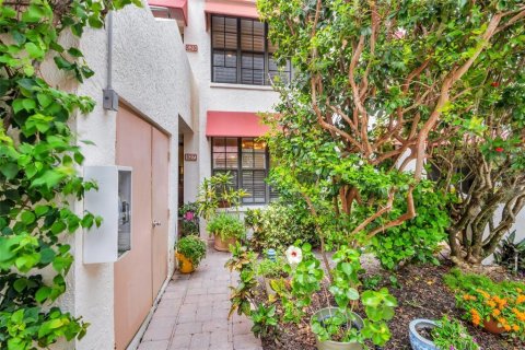 Condo in Naples, Florida, 2 bedrooms  № 1343135 - photo 2