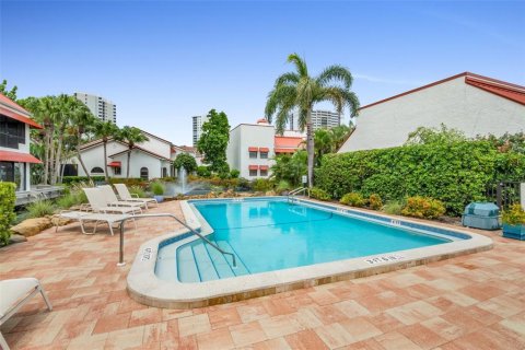 Condo in Naples, Florida, 2 bedrooms  № 1343135 - photo 13