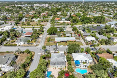 Casa en venta en Lake Worth, Florida, 2 dormitorios, 117.99 m2 № 1168856 - foto 1