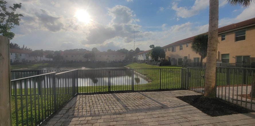 Townhouse in West Palm Beach, Florida 3 bedrooms, 139.26 sq.m. № 1168771