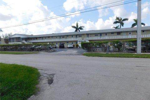 Condo in Deerfield Beach, Florida, 2 bedrooms  № 996371 - photo 27