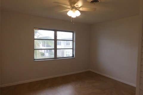 Condo in Deerfield Beach, Florida, 2 bedrooms  № 996371 - photo 18