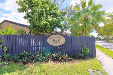 Townhouse in Sunrise, Florida 3 bedrooms, 148.09 sq.m. № 996443 - photo 1