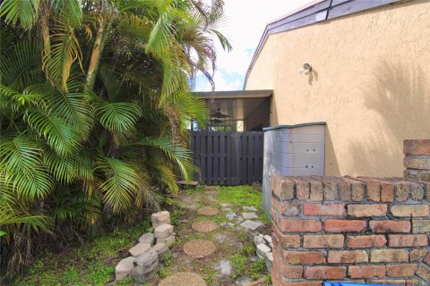 Townhouse in Sunrise, Florida 3 bedrooms, 148.09 sq.m. № 996443 - photo 14