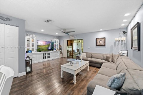 Copropriété à vendre à Pembroke Pines, Floride: 3 chambres, 136.75 m2 № 1309880 - photo 11