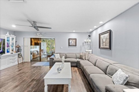 Copropriété à vendre à Pembroke Pines, Floride: 3 chambres, 136.75 m2 № 1309880 - photo 10