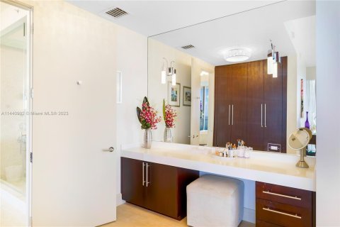 Condominio en venta en Bal Harbour, Florida, 3 dormitorios, 327.39 m2 № 691354 - foto 18