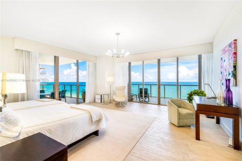 Condominio en venta en Bal Harbour, Florida, 3 dormitorios, 327.39 m2 № 691354 - foto 16