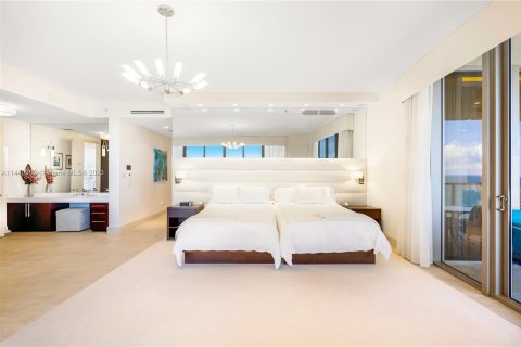 Condominio en venta en Bal Harbour, Florida, 3 dormitorios, 327.39 m2 № 691354 - foto 17