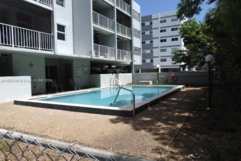 Condo in North Miami Beach, Florida, 2 bedrooms  № 1294238 - photo 20