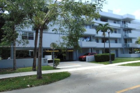 Copropriété à vendre à North Miami Beach, Floride: 2 chambres, 92.53 m2 № 1294238 - photo 2