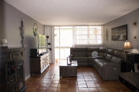 Condo in North Miami Beach, Florida, 2 bedrooms  № 1294238 - photo 16