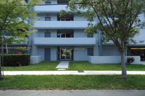 Copropriété à vendre à North Miami Beach, Floride: 2 chambres, 92.53 m2 № 1294238 - photo 1