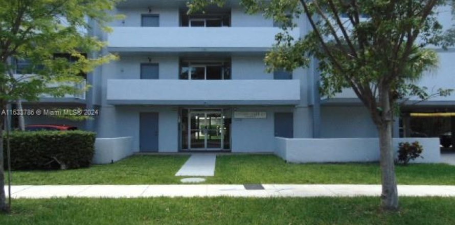 Condominio en North Miami Beach, Florida, 2 dormitorios  № 1294238