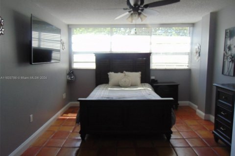 Condo in North Miami Beach, Florida, 2 bedrooms  № 1294238 - photo 4