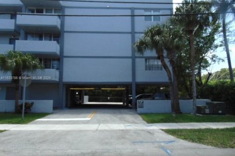 Condominio en venta en North Miami Beach, Florida, 2 dormitorios, 92.53 m2 № 1294238 - foto 23