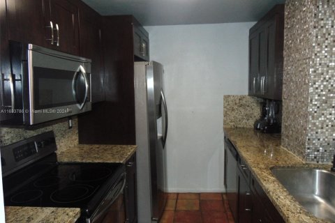 Condo in North Miami Beach, Florida, 2 bedrooms  № 1294238 - photo 14